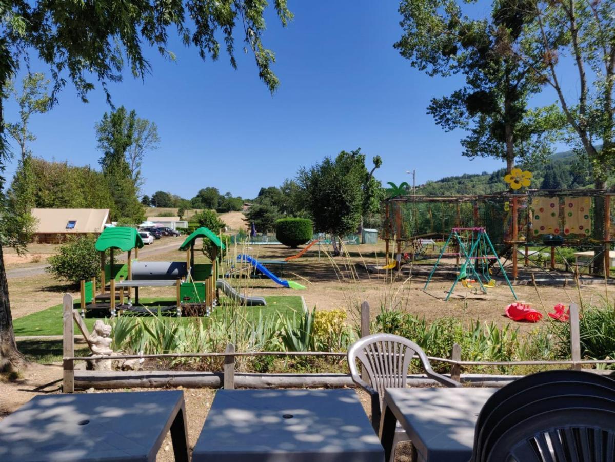 Camping " Le Grun De Chignore" Vollore-Ville Екстериор снимка