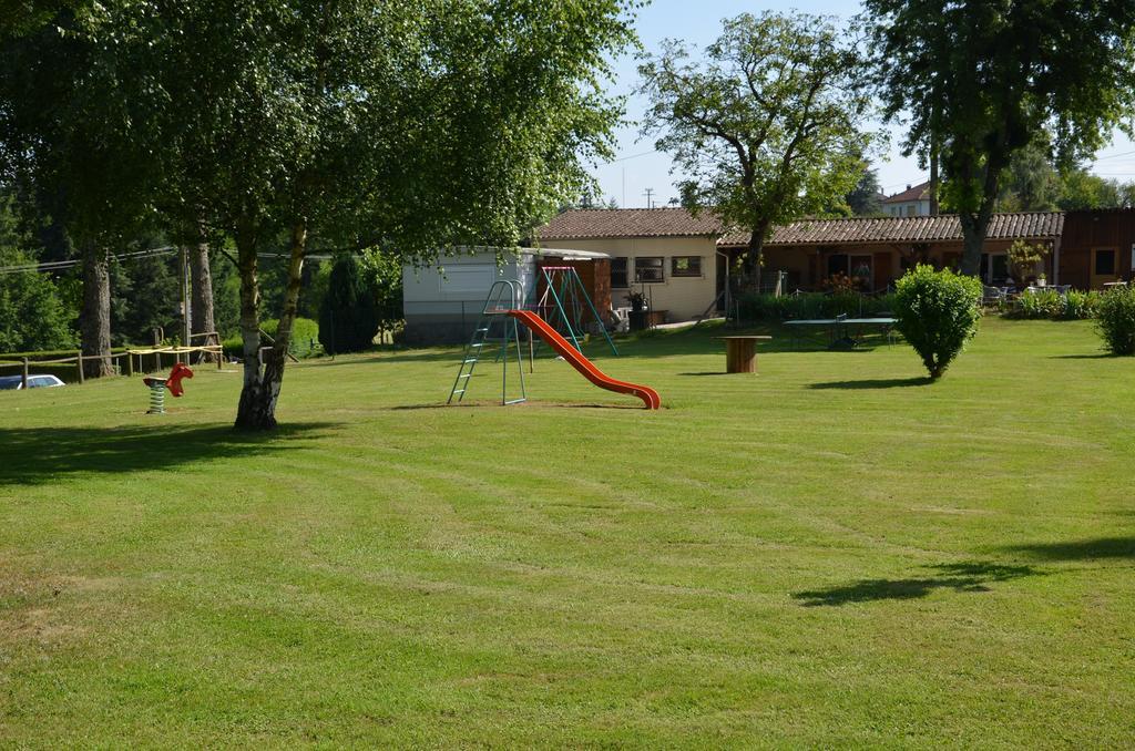 Camping " Le Grun De Chignore" Vollore-Ville Екстериор снимка